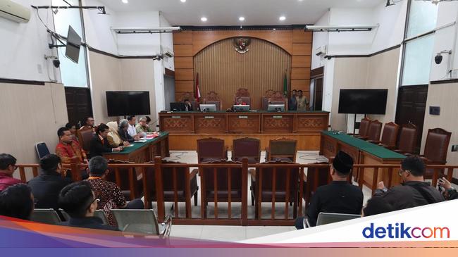 KPK Tak Terlihat, Sidang Gugatan Praperadilan Hasto Ditunda