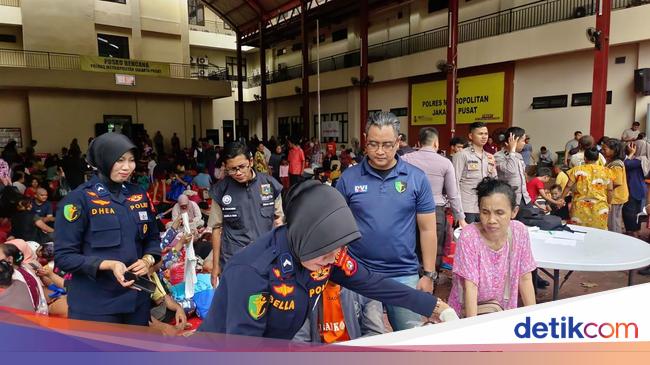 Polda Metro Buka Posko Kesehatan-Dapur Bantu Warga Terdampak Kebakaran Gempol