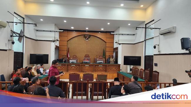 KPK Tak Hadir, Sidang Praperadilan Hasto Kristiyanto Ditunda 5 Februari