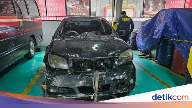 Mobil Pensiunan TNI Melaju di Kecepatan 35 Km/Jam Sebelum Nyebur ke Laut