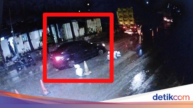 Penampakan Mobil Pensiunan TNI Berjalan Tanpa 1 Ban Saat Masuk Dermaga