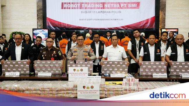 Penampakan Uang Rp 52 M dan 5 Mobil Mewah di Kasus Robot Trading NET89