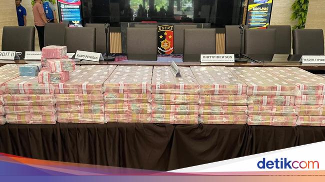 Penampakan 5 Mobil Mewah-Uang Rp 52 M Disita di Kasus Robot Trading NET89