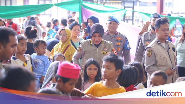 Polri Buat Dapur Lapangan dan Trauma Healing Korban Kebakaran Kemayoran