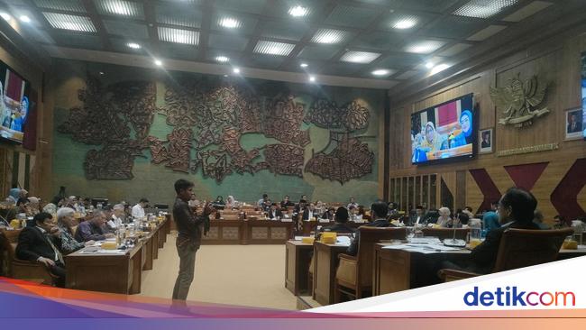 Sudah 2 Jam, Komisi X DPR-Mendikti Rapat Tertutup Bahas Kisruh Demo Pegawai