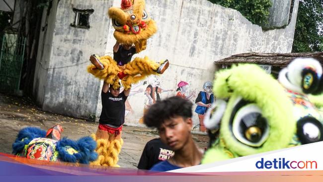 Begini Latihan Barongsai Jelang Imlek di Solo