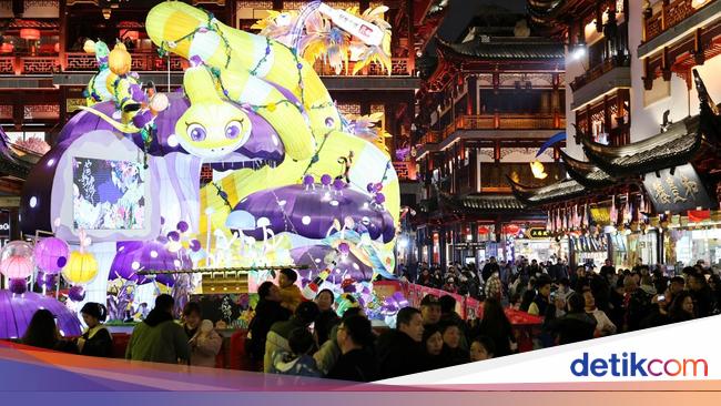 Festival Lampion Taman Yuyuan Semarakan Tahun Baru Imlek di Shanghai