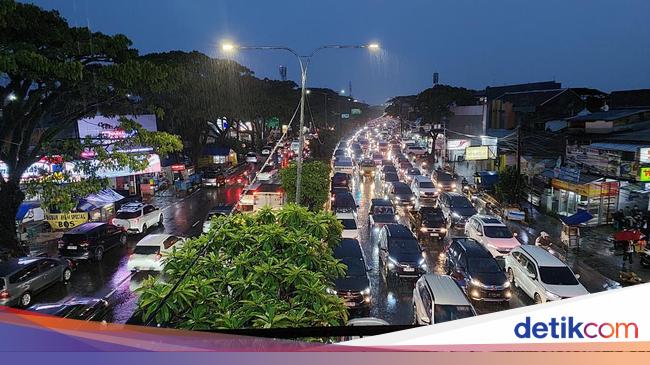 Sempat Banjir, Lalu Lintas di Pasteur Bandung Macet