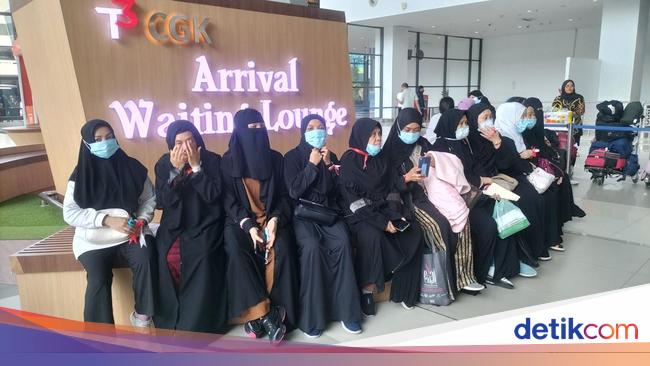 146 PMI Dideportasi Saudi Tiba di RI, Menteri P2MI Ingatkan Prosedur Legal