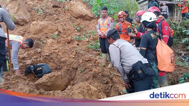 Polri Kirim Ratusan Brimob Bantu Evakuasi Korban Banjir-Longsor Jateng