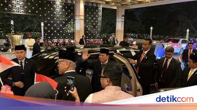 Tiba di India, Prabowo Disambut Antusias Mahasiswa Indonesia