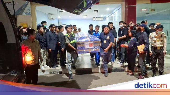 2 Jenazah Korban Kebakaran Glodok Plaza Diserahkan ke Keluarga