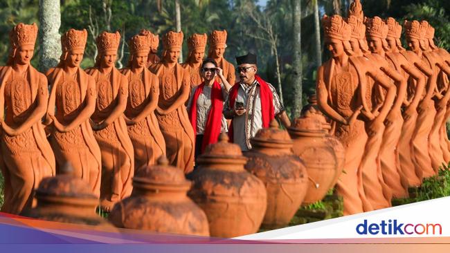 Berjalan di Taman Gandrung Terakota Banyuwangi