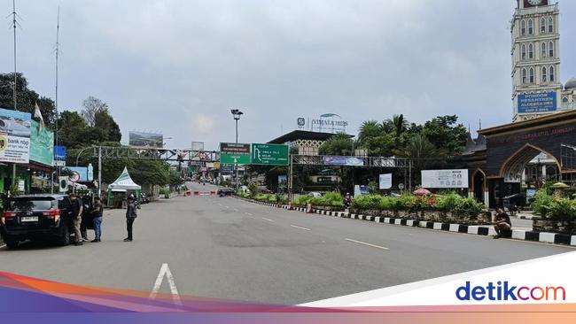 30 Ribu Kendaraan Melintas di Puncak, One Way ke Jakarta Diberlakukan