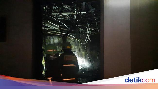 Rumah di Cilandak Jaksel Kebakaran, 40 Personel Damkar Dikerahkan