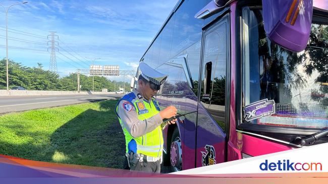 Angkutan Menuju Puncak Bogor Diuji Kelaikan, 12 Unit Bus Ditilang