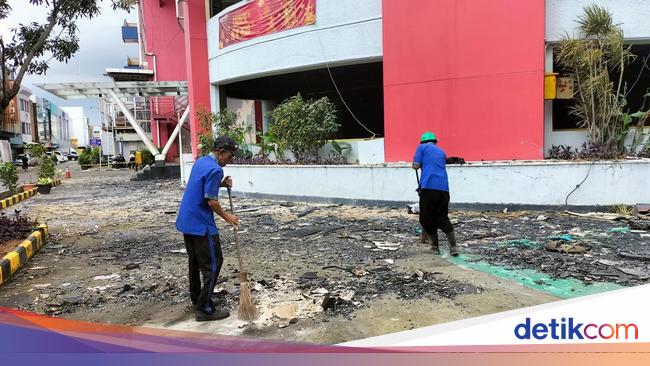 Pencarian-Evakuasi Korban Kebakaran Glodok Plaza Disetop Sementara