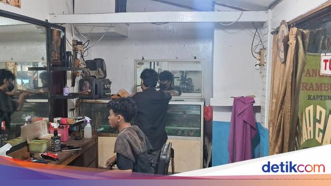 Tukang Cukur Asgar, Meraup Cuan dari Helai Rambut Kepala