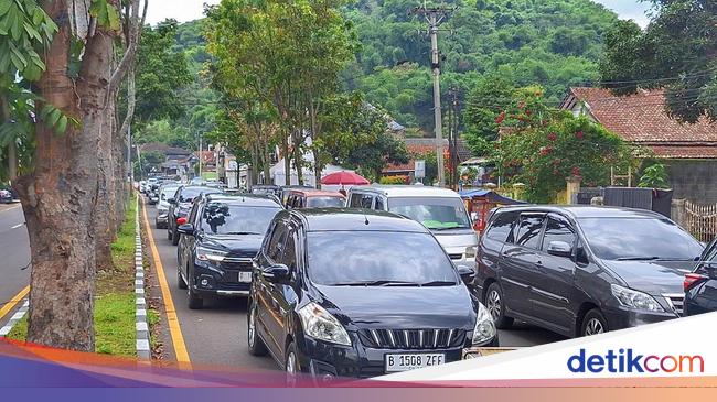 Perjuangan Wisatawan Macet Berjam-jam Hanya demi Bisa Liburan di Ciwidey
