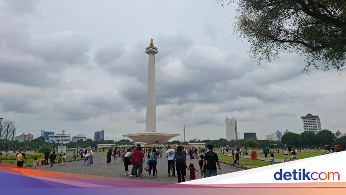 130 Ribu Orang Kunjungi Monas saat Akhir Pekan Libur Natal 2025