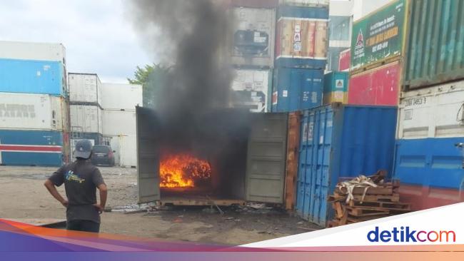 Peti Kontainer di Jakut Terbakar Akibat Cairan Kimia, Kerugian Rp 90 Juta