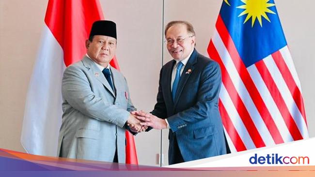 Momen Akrab Pertemuan Prabowo-Anwar Ibrahim di Menara Petronas