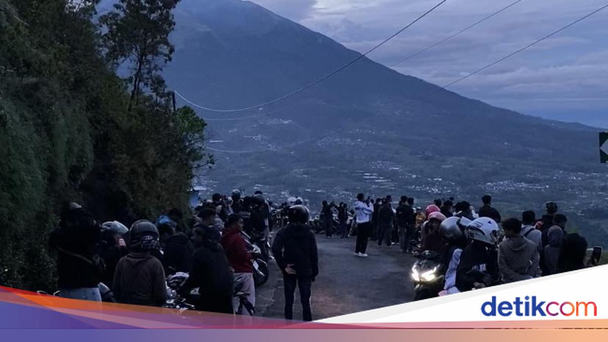 Naik Motor ke Puncak Gunung, Pemotor Rela Antri dari Sebelum Subuh