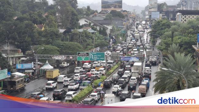 Arus Lalu Lintas Padat, One Way Arah Puncak Bogor Diterapkan Pagi Ini