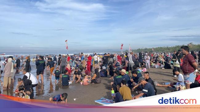 Diduga Bikin Tiket Masuk Palsu, 7 Pegawai Pantai Pangandaran Dipecat!