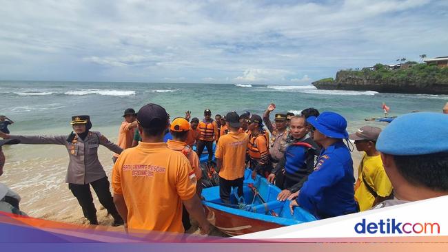 13 Siswa SMP Mojokerto Terseret Ombak Pantai Drini, 4 Orang Tewas