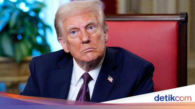 Hakim AS Hentikan Sementara Rencana Trump Bekukan Dana Bantuan Federal