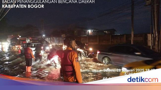 Sungai Cibarengkok Meluap, 330 Rumah di Cileungsi Bogor Terendam Banjir