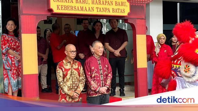 Gelar Bakti Sosial Imlek, Jamintel Reda Manthovani Bicara Semangat Berbagi