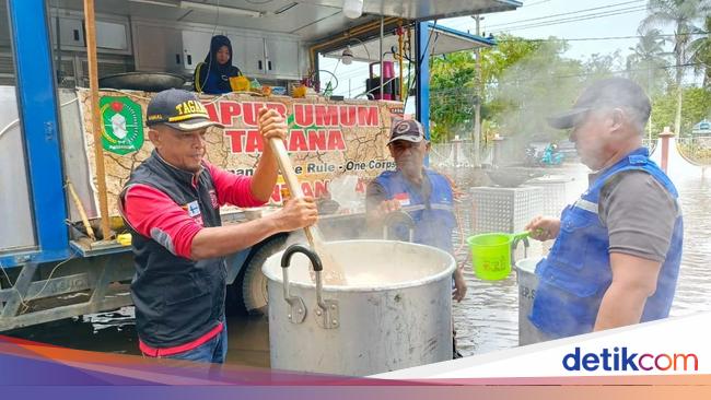 Kemensos Bangun Dapur Umum-Beri Bantuan Logistik ke Korban Banjir Mempawah