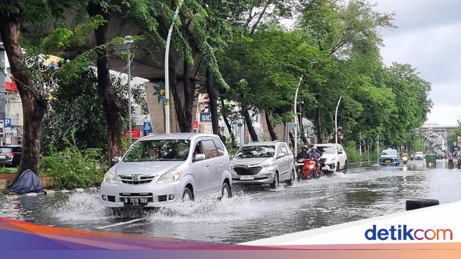 Banjir Kelapa Gading Capai 50 Cm, Pemkot Jakut Optimalkan Stasiun Pompa