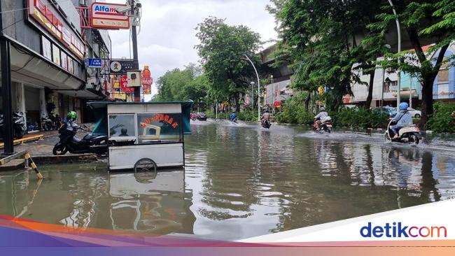 Begini Kondisi Jl Boulevard Kelapa Gading, Masih Banjir!