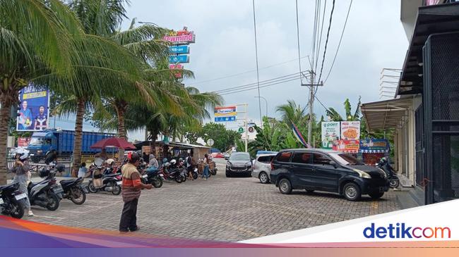 Benda Diduga Bom Ditemukan di Minimarket Arah Tol Madiun, Dievakuasi ke Hutan