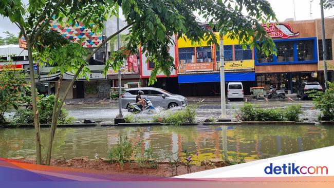 Jalan dan Kali Sampai Tak Terlihat