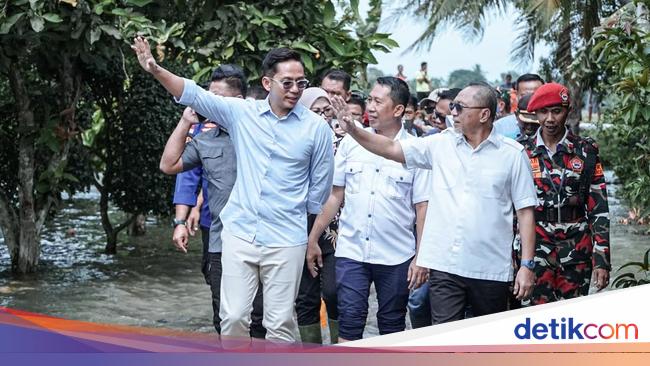 Libur Imlek, Menko Zulhas Tetap Terjun Langsung Tinjau Banjir di Lampung