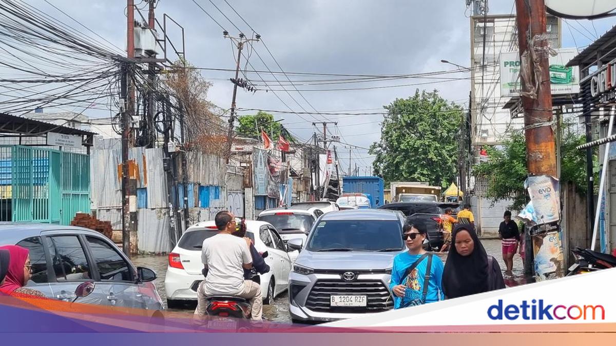 Musim Hujan, Pahami Cara Berkendara Lewati Genangan Air dengan Aman