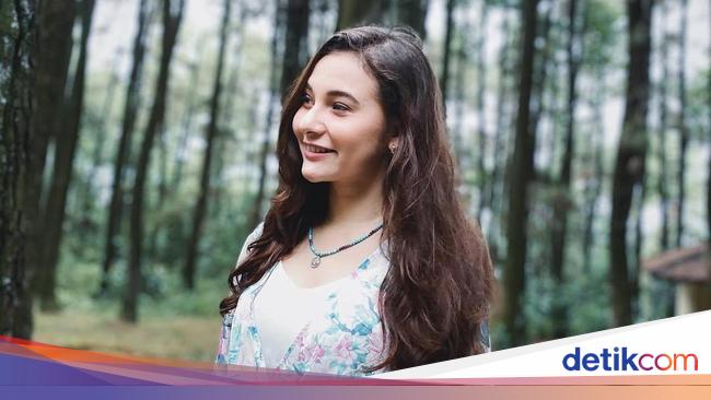 7 Fakta Artis FTV Larasati Mengantuk hingga Celaka Mobil Terbalik