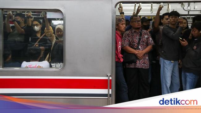 Hari Perdana Jadwal KRL Terbaru, Ada Keluhan dan Penasaran