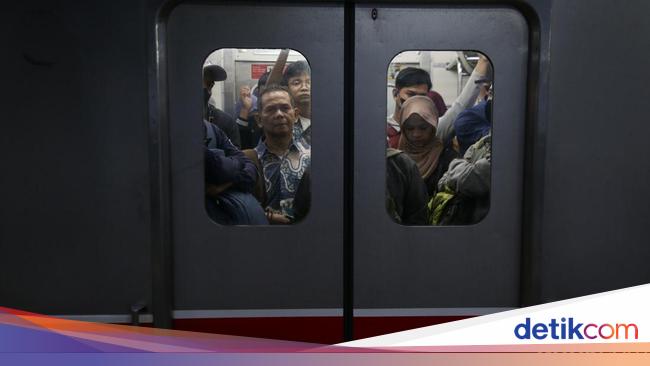 Jabodetabek Krl的新时间表的第一天,Anker感觉更长的等待 Jabodetabek Krl的新时间表的第一天,Anker感觉更长的等待