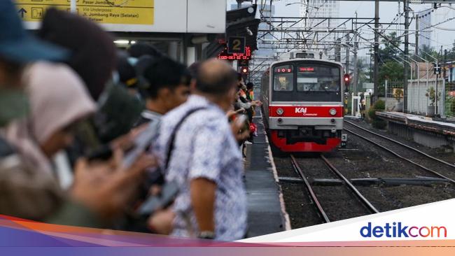 Respons KAI Soal Anker Merasa Nunggu Lebih Lama di Jadwal KRL Terbaru