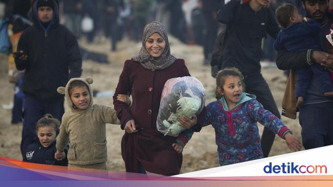 Tolak Relokasi, Warga Gaza Bertahan: Trump Gila Ya?