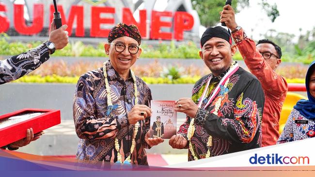 Resmikan Monumen Keris, Fadli Zon: Sumenep Layak Jadi Ibu Kota Keris Dunia