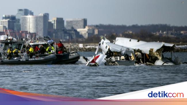 Detik-detik Mencekam Berujung Tabrakan Pesawat dan Black Hawk di AS