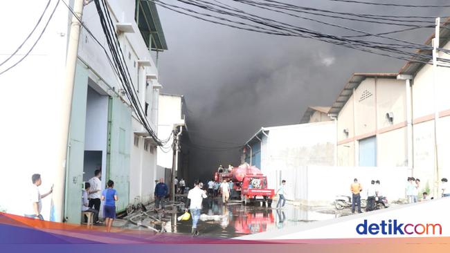 Kebakaran Hanguskan 11 Gudang di Dadap Tangerang, Sempat Ada Ledakan