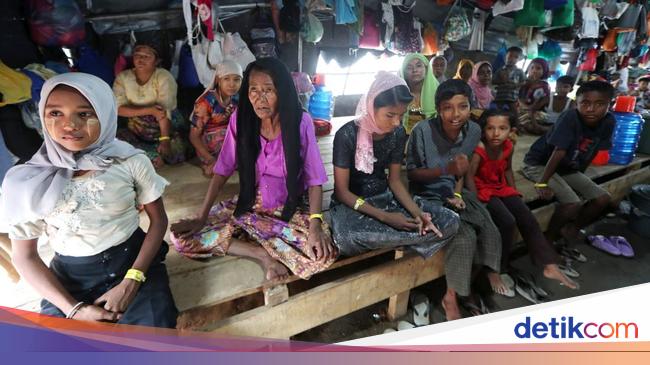 Rohingya Protes Memelas karena Dana Bantuan Dipangkas