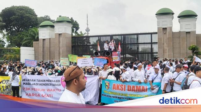 Ada Demo Aliansi Honorer di DPR, Lalin Jl Gatot Subroto Arah Slipi Macet